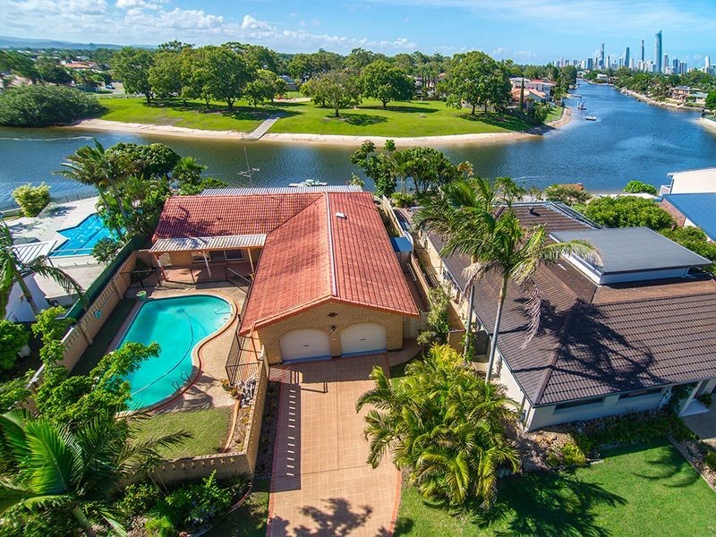 18 Cocos Crescent, Broadbeach Waters QLD 4218