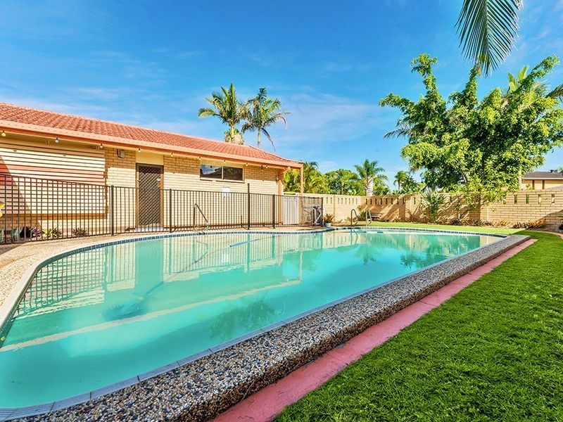 18 Cocos Crescent, Broadbeach Waters QLD 4218