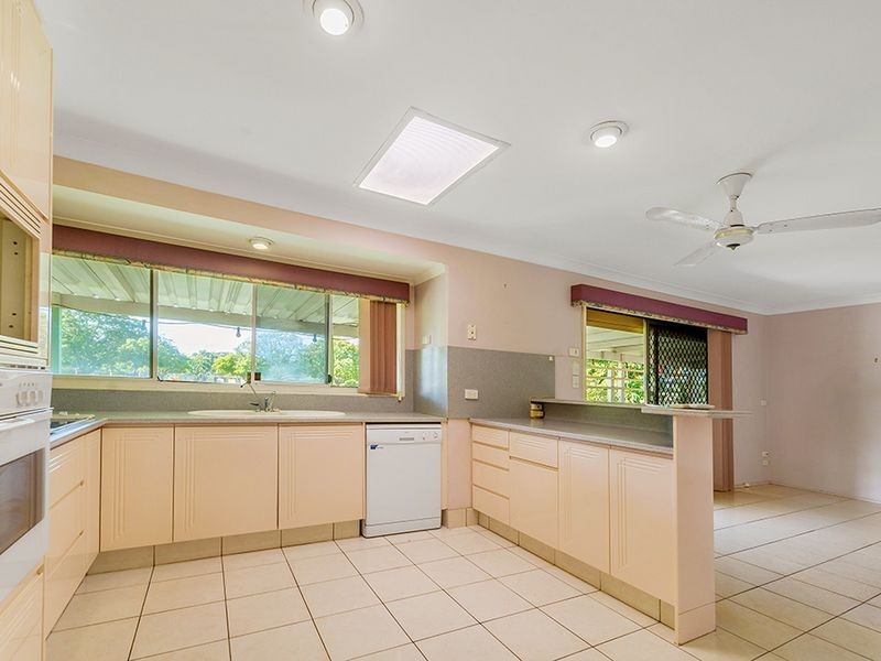 18 Cocos Crescent, Broadbeach Waters QLD 4218