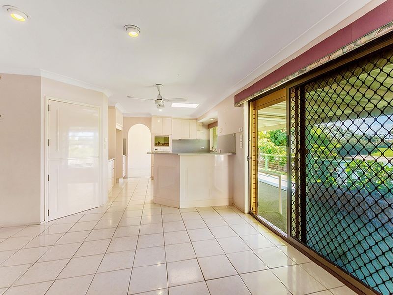 18 Cocos Crescent, Broadbeach Waters QLD 4218