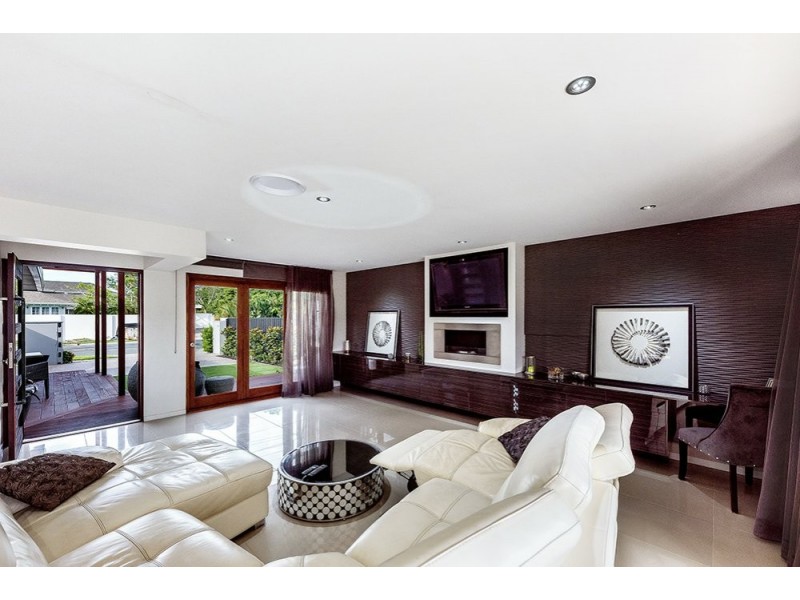 146 Monaco Street, Broadbeach Waters QLD 4218