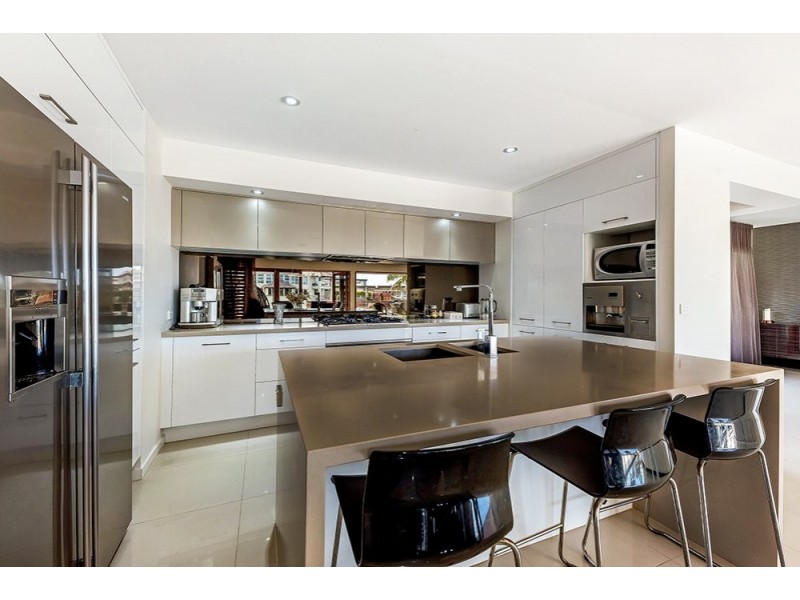 146 Monaco Street, Broadbeach Waters QLD 4218