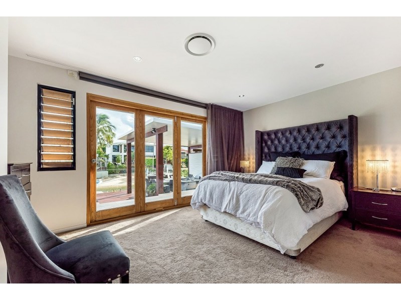 146 Monaco Street, Broadbeach Waters QLD 4218