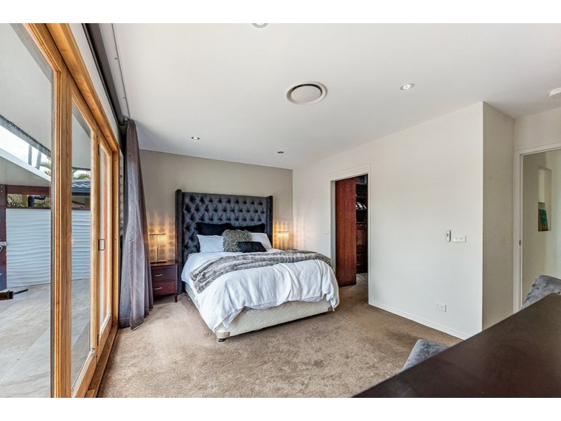 146 Monaco Street, Broadbeach Waters QLD 4218