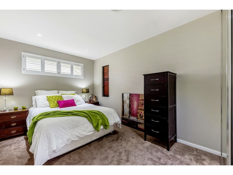 146 Monaco Street, Broadbeach Waters QLD 4218