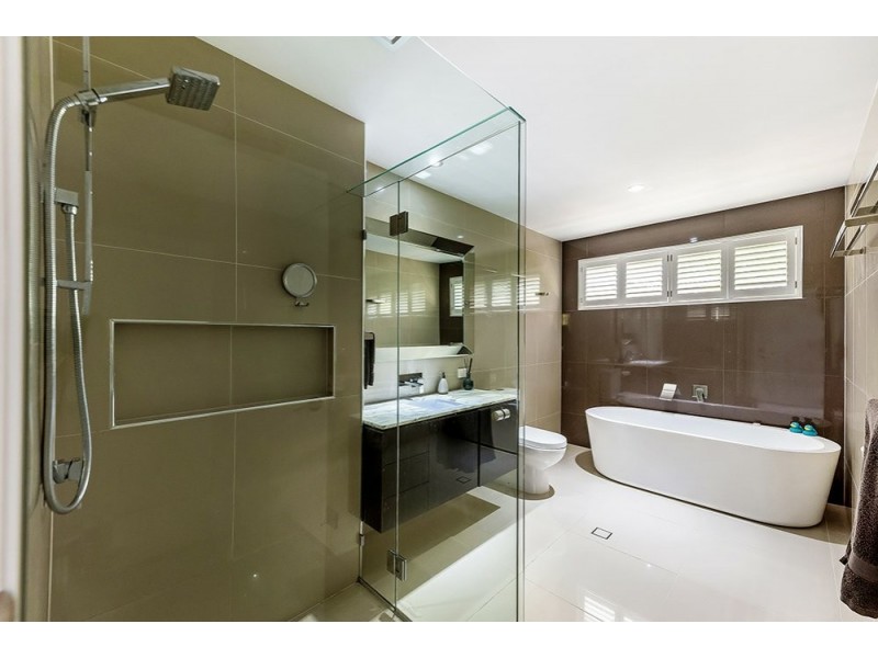 146 Monaco Street, Broadbeach Waters QLD 4218