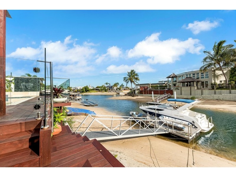 146 Monaco Street, Broadbeach Waters QLD 4218