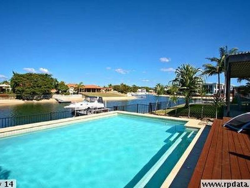 11 Beverley Crescent, Broadbeach Waters QLD 4218