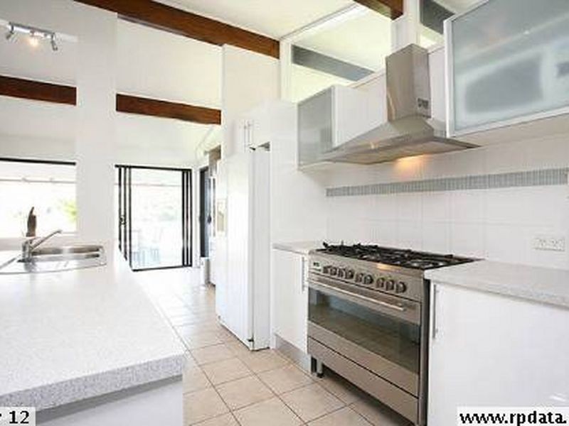 11 Beverley Crescent, Broadbeach Waters QLD 4218