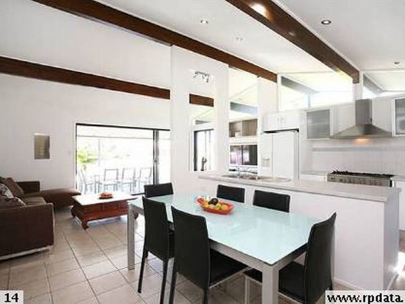 11 Beverley Crescent, Broadbeach Waters QLD 4218