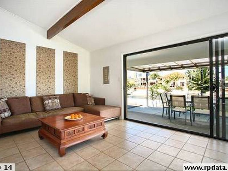 11 Beverley Crescent, Broadbeach Waters QLD 4218