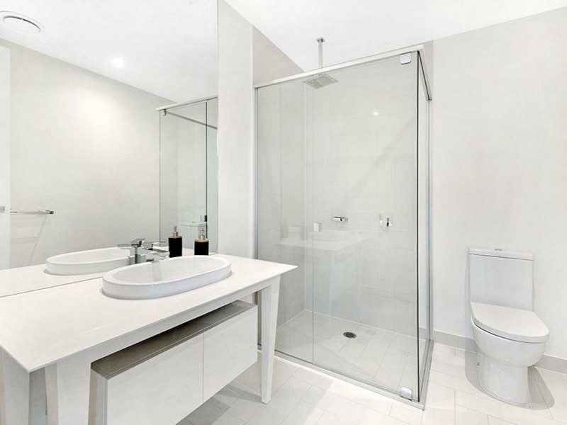 28 Theatre Drive, Benowa QLD 4217