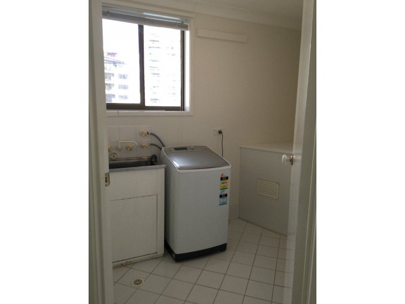 12/8 Queensland ave, Broadbeach QLD 4218