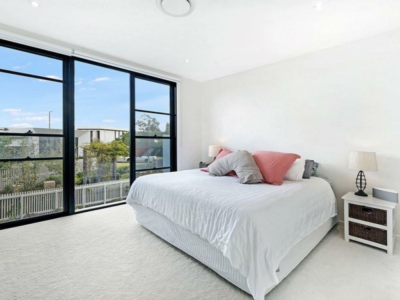 30 Theatre Drive, Benowa QLD 4217