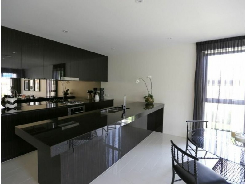 30 Theatre Drive, Benowa QLD 4217