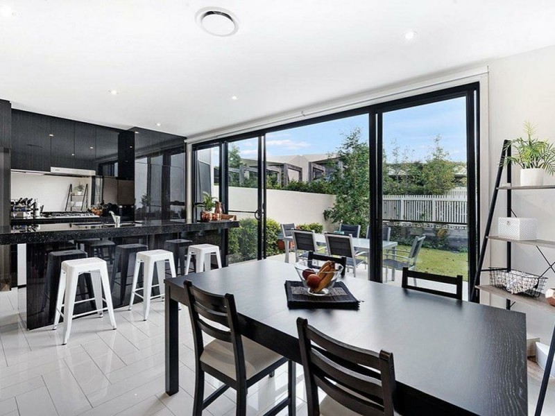 30 Theatre Drive, Benowa QLD 4217