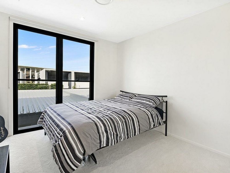 30 Theatre Drive, Benowa QLD 4217