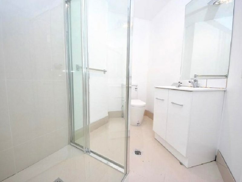 4 Costa Court, Broadbeach Waters QLD 4218