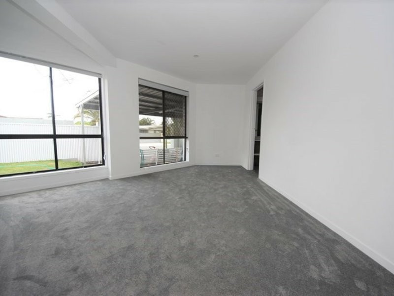 4 Costa Court, Broadbeach Waters QLD 4218