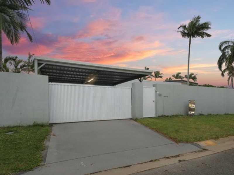 4 Costa Court, Broadbeach Waters QLD 4218