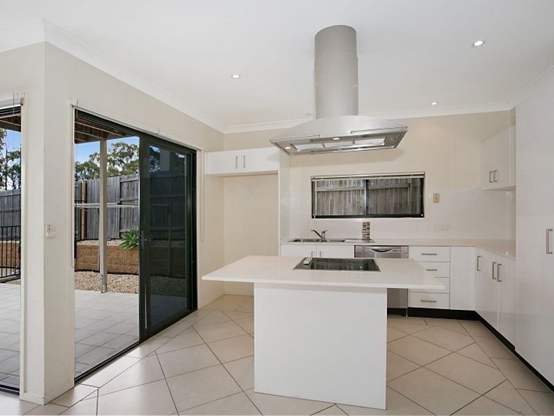 15 Zane Street, Molendinar QLD 4214