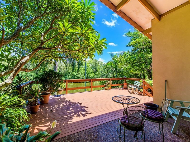 17 Costa Court, Broadbeach Waters QLD 4218