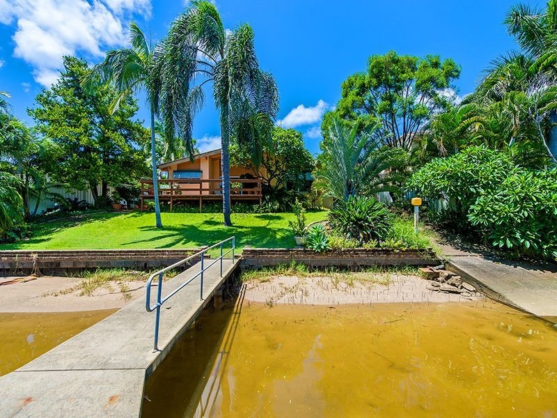 17 Costa Court, Broadbeach Waters QLD 4218