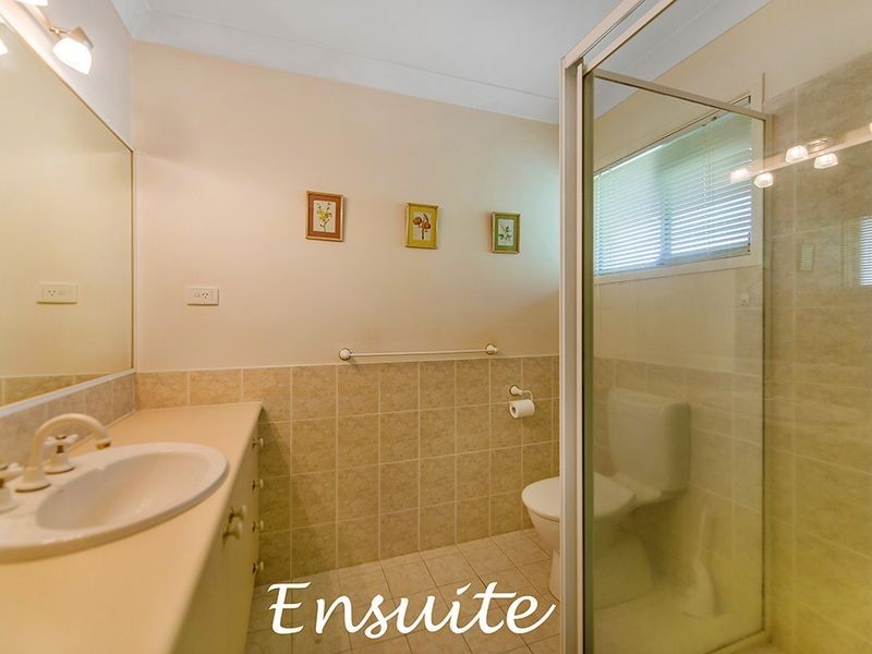 17 Costa Court, Broadbeach Waters QLD 4218