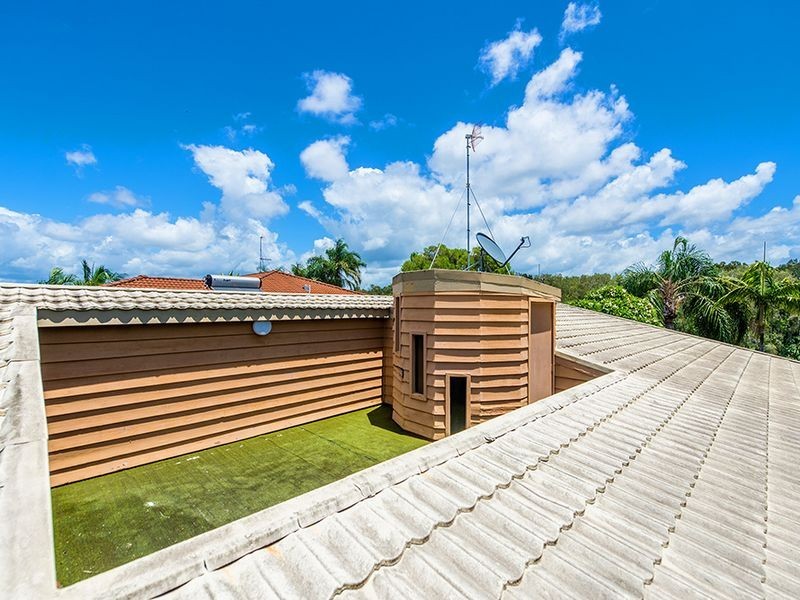 17 Costa Court, Broadbeach Waters QLD 4218