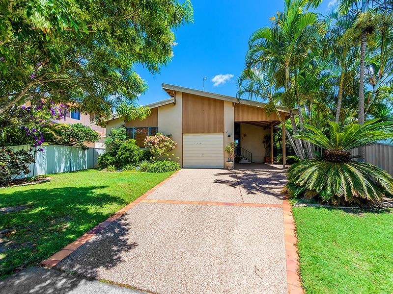 17 Costa Court, Broadbeach Waters QLD 4218
