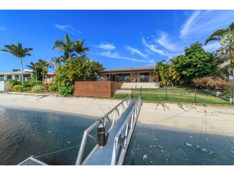 100 Gibraltar Drive, Isle Of Capri QLD 4217