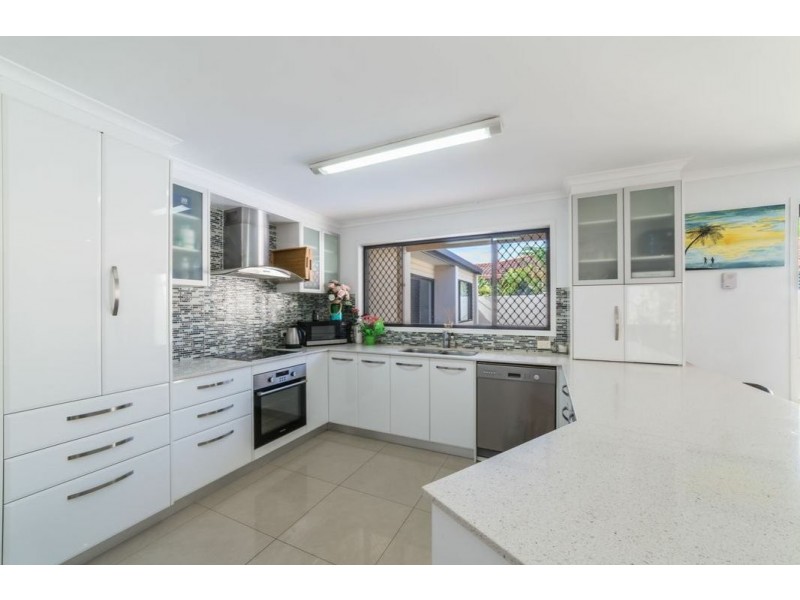 100 Gibraltar Drive, Isle Of Capri QLD 4217