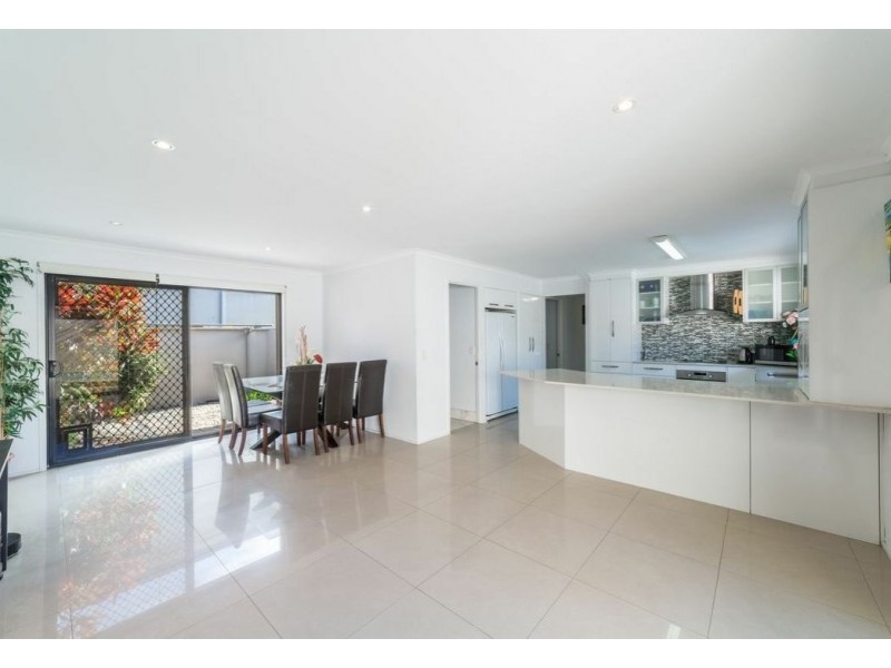 100 Gibraltar Drive, Isle Of Capri QLD 4217