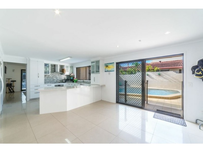 100 Gibraltar Drive, Isle Of Capri QLD 4217