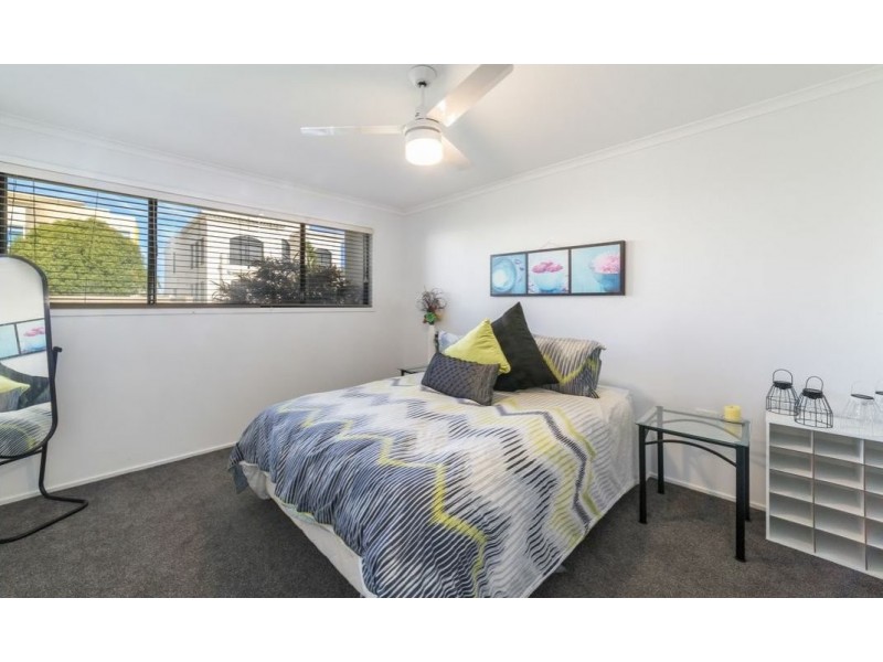 100 Gibraltar Drive, Isle Of Capri QLD 4217