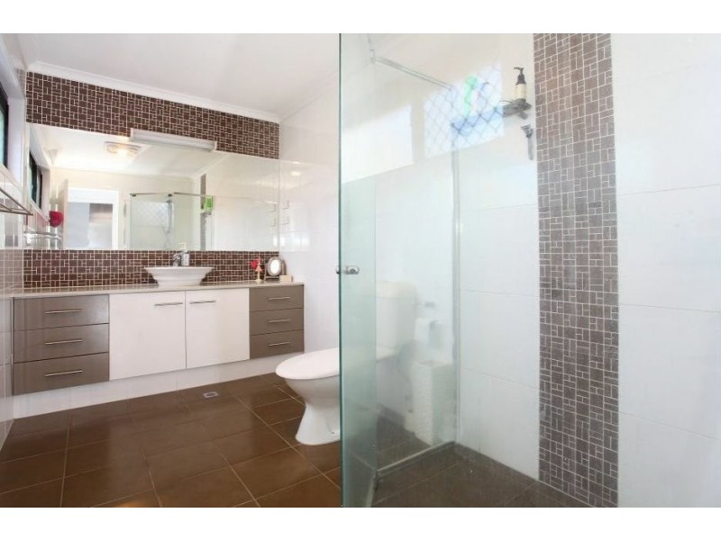 100 Gibraltar Drive, Isle Of Capri QLD 4217