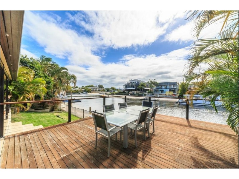 100 Gibraltar Drive, Isle Of Capri QLD 4217
