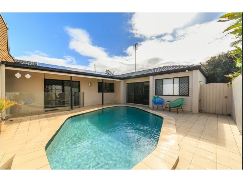 100 Gibraltar Drive, Isle Of Capri QLD 4217