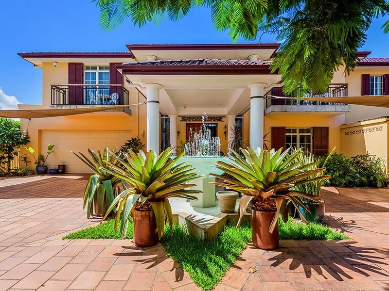 Broadbeach Waters QLD 4218