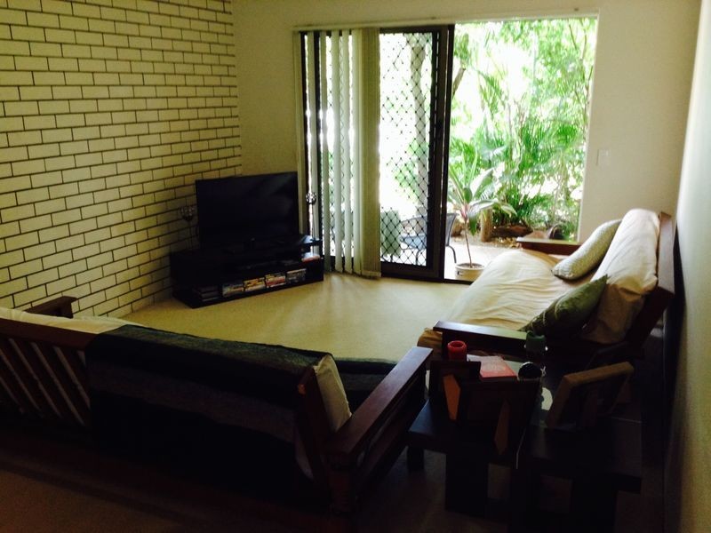 2/9 Christina Court, Mermaid Waters QLD 4218