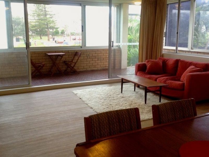 2/4 Elizabeth Avenue, Broadbeach QLD 4218