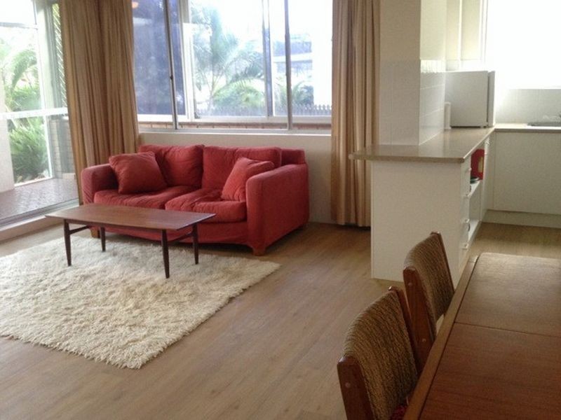 2/4 Elizabeth Avenue, Broadbeach QLD 4218