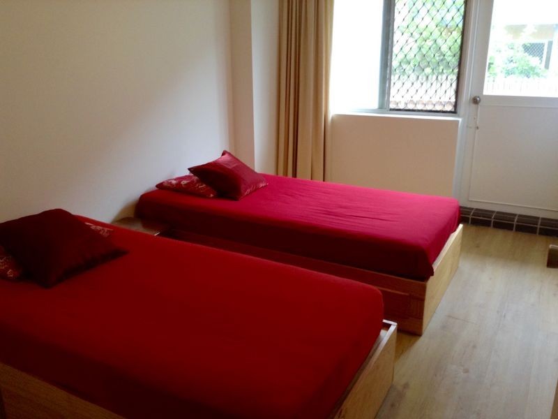 2/4 Elizabeth Avenue, Broadbeach QLD 4218