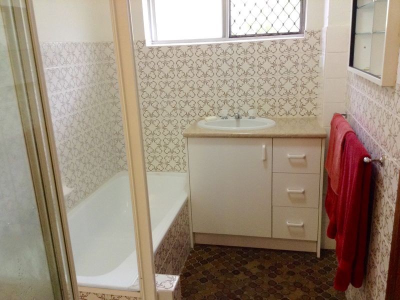 2/4 Elizabeth Avenue, Broadbeach QLD 4218