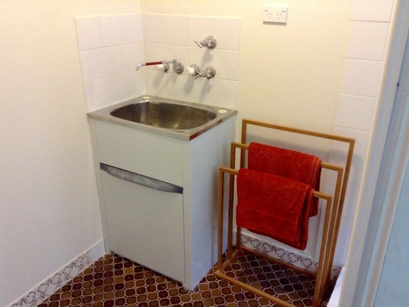 2/4 Elizabeth Avenue, Broadbeach QLD 4218