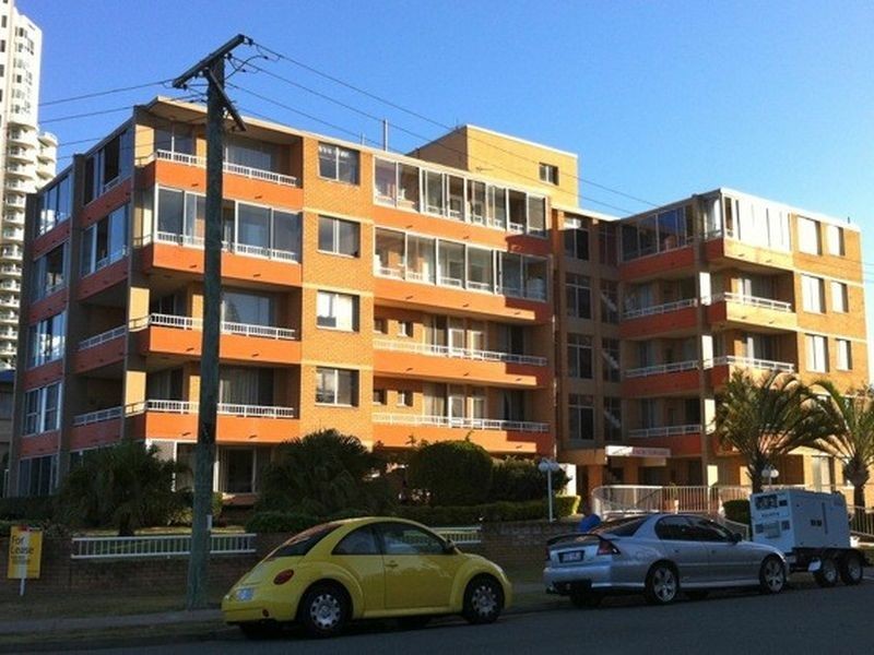 2/4 Elizabeth Avenue, Broadbeach QLD 4218