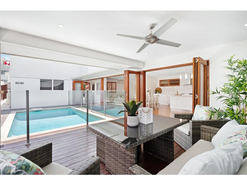 22 Petrel Avenue, Mermaid Beach QLD 4218