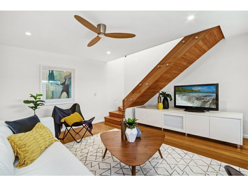 22 Petrel Avenue, Mermaid Beach QLD 4218