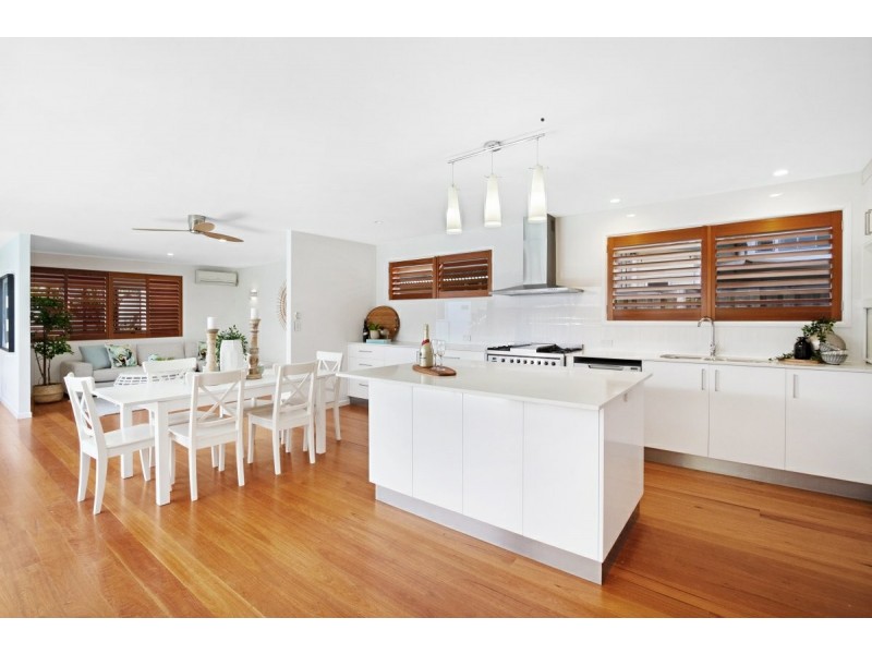 22 Petrel Avenue, Mermaid Beach QLD 4218