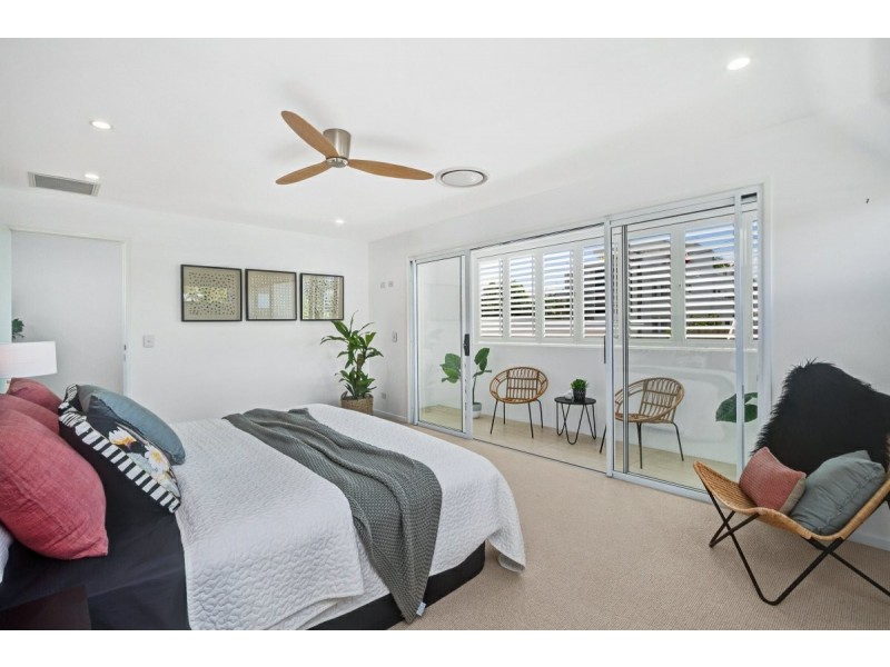 22 Petrel Avenue, Mermaid Beach QLD 4218